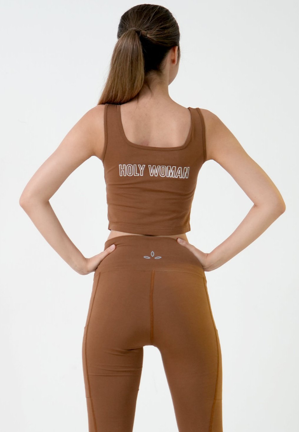 Holy Woman Atasan Olahraga Tank Top Square Neck