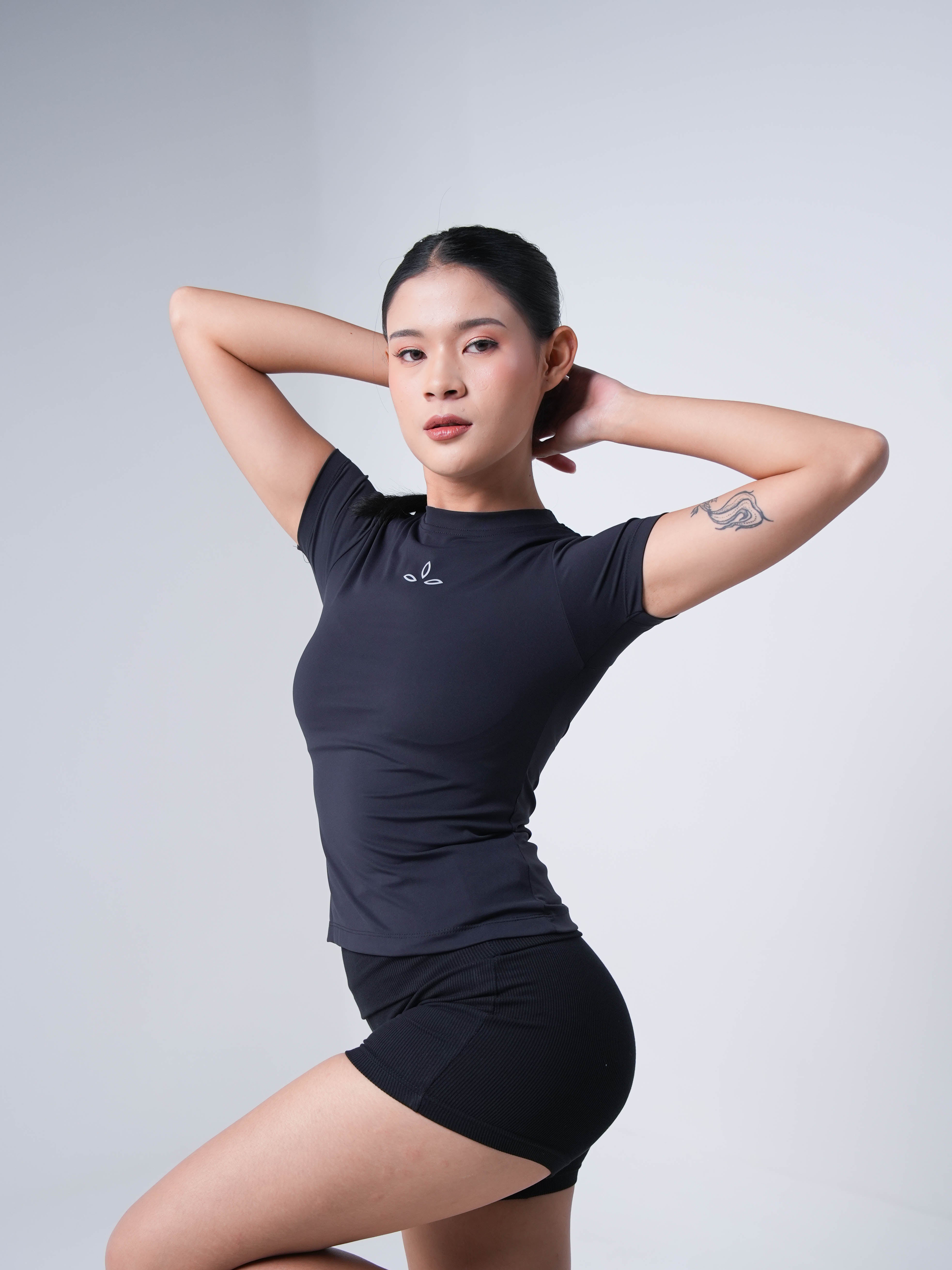 Holy Woman Atasan Kaos Olahraga Lengan Pendek Wanita Basic Short Sleeve